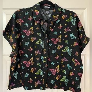 Hot Topic button front butterfly shirt, crop, size small